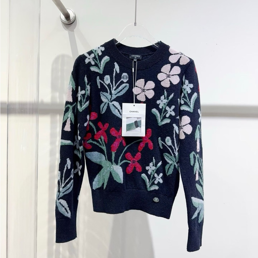 🚩steal authentic Chanel Floral Patterned Sweater - Black and Multicolor